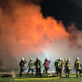 Elektrofahrzeug in Garage in Vollbrand