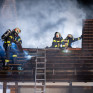 Elektrofahrzeug in Garage in Vollbrand