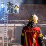 Elektrofahrzeug in Garage in Vollbrand