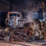 Elektrofahrzeug in Garage in Vollbrand