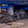 Elektrofahrzeug in Garage in Vollbrand